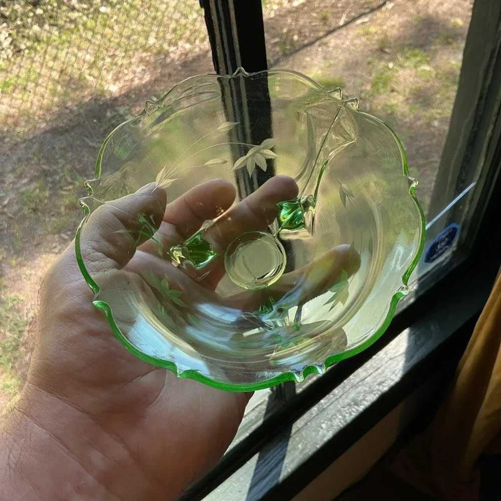 Lancaster uranium glass